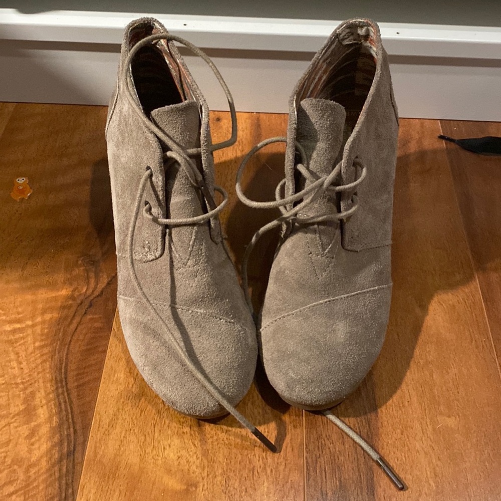Toms wedge boots. Size 8